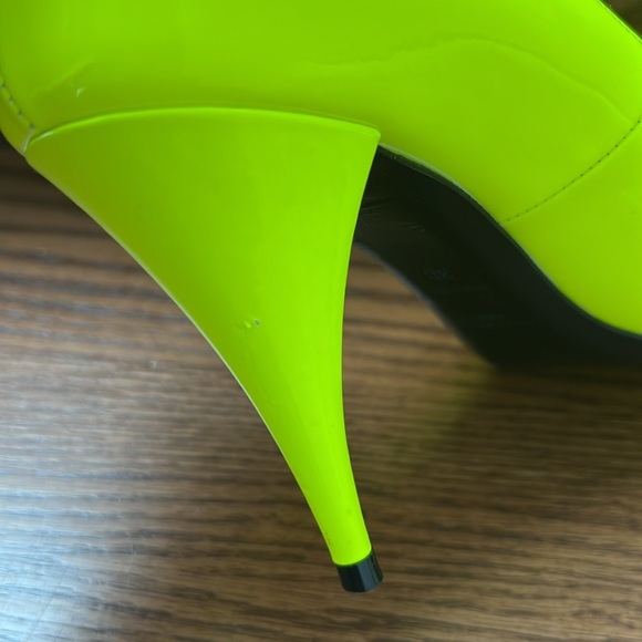 Saint Laurent Kiki neon yellow pumps - Picture 4 of 8